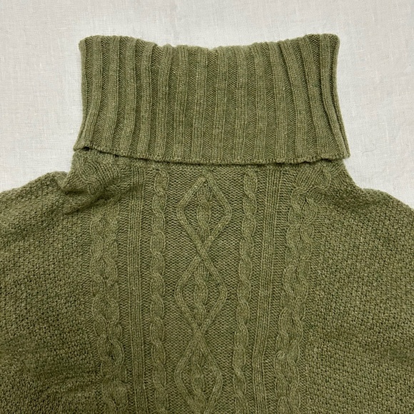 Green Wool Cable Knit Turtleneck Sweater - Picture 6 of 9